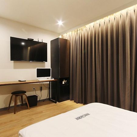 Hotel Chicago Jinju Εξωτερικό φωτογραφία